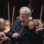 Itzhak Perlman<br/> with the VSO